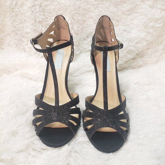 NEW Betsey Johnson Women's Dress Pump - Picture 2 of 9